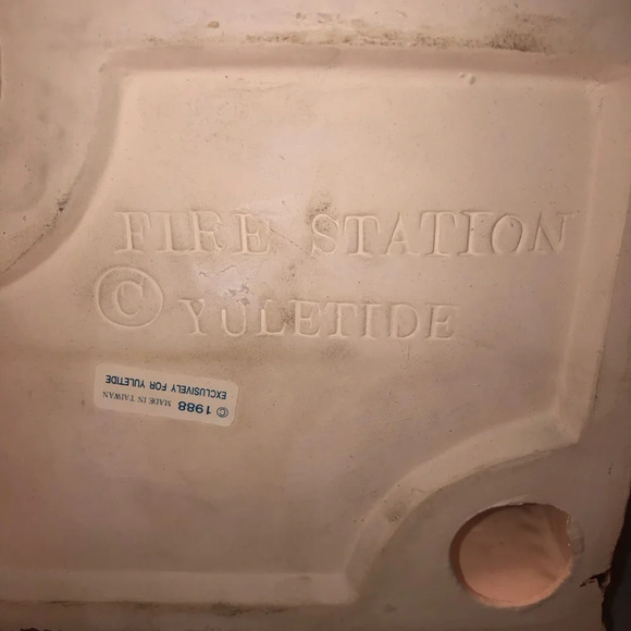 Vintage Yuletide Fire Station Christmas Village Decor 1988 - Picture 8 of 8